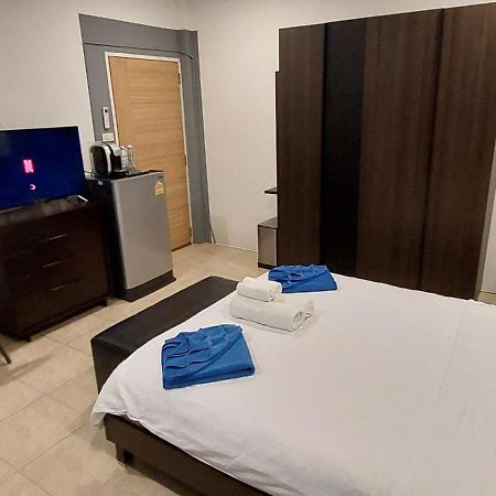 Cafe De Paris Hotel Patong Kültér fotó