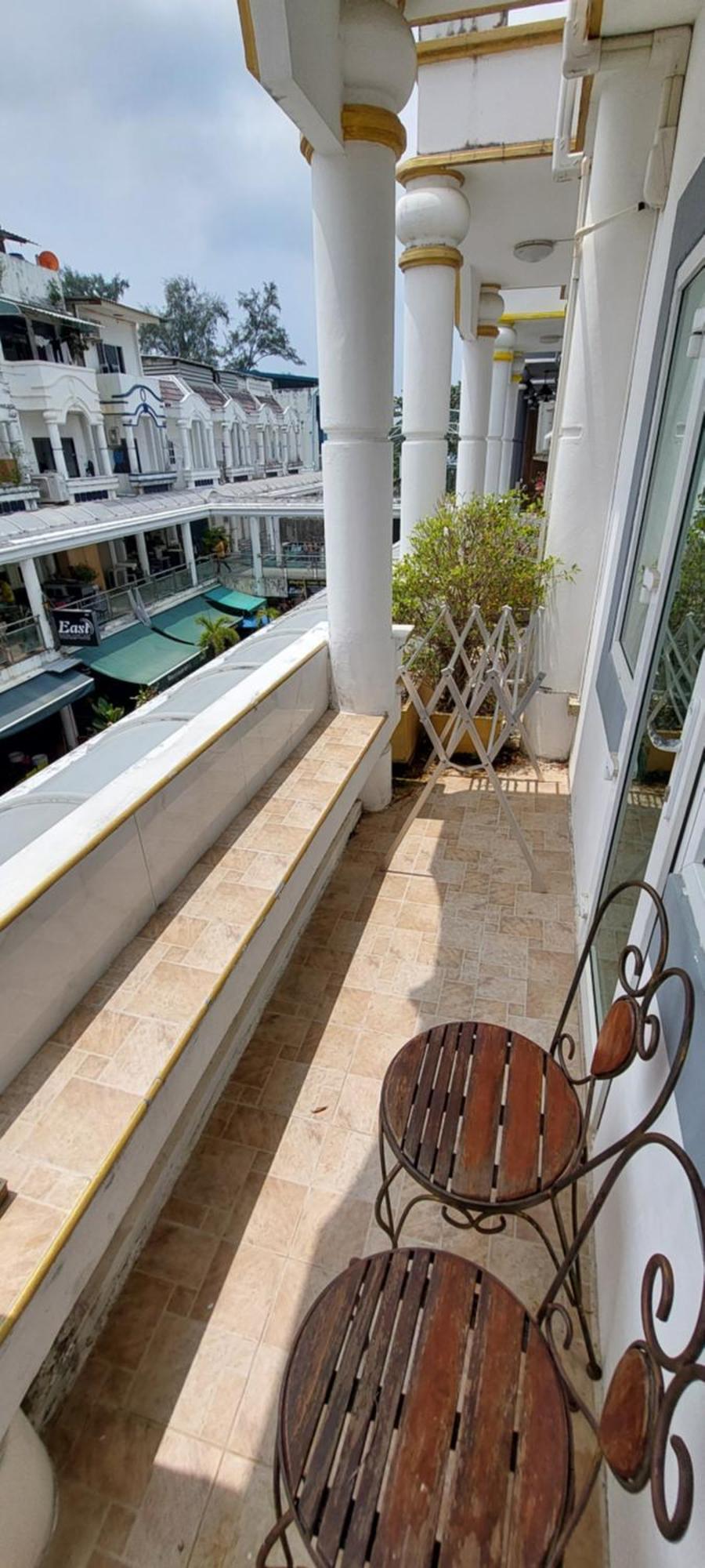 Cafe De Paris Hotel Patong Kültér fotó