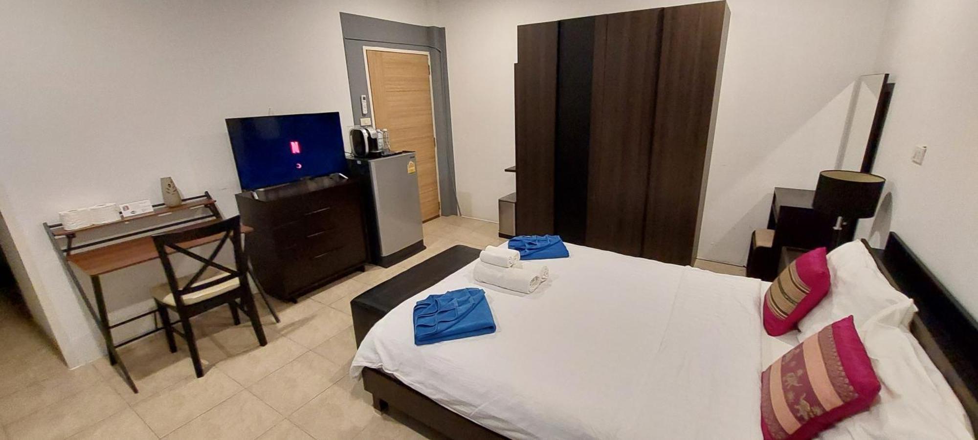 Cafe De Paris Hotel Patong Kültér fotó