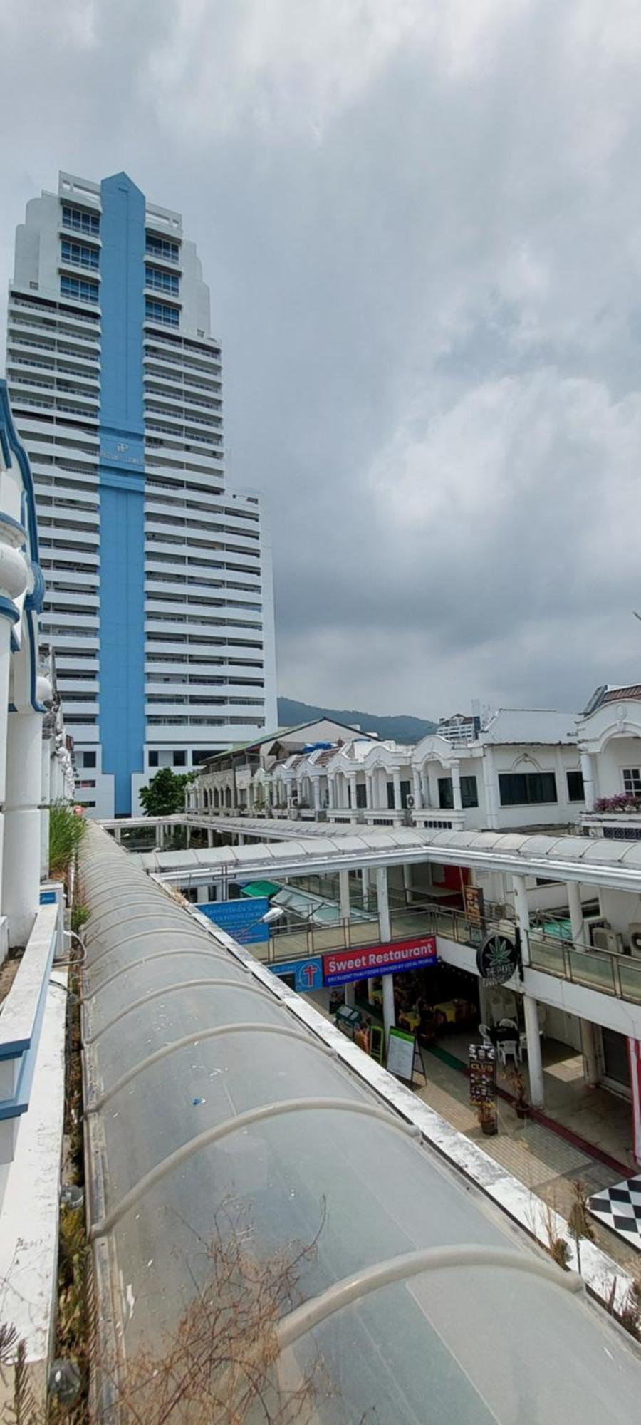 Cafe De Paris Hotel Patong Kültér fotó