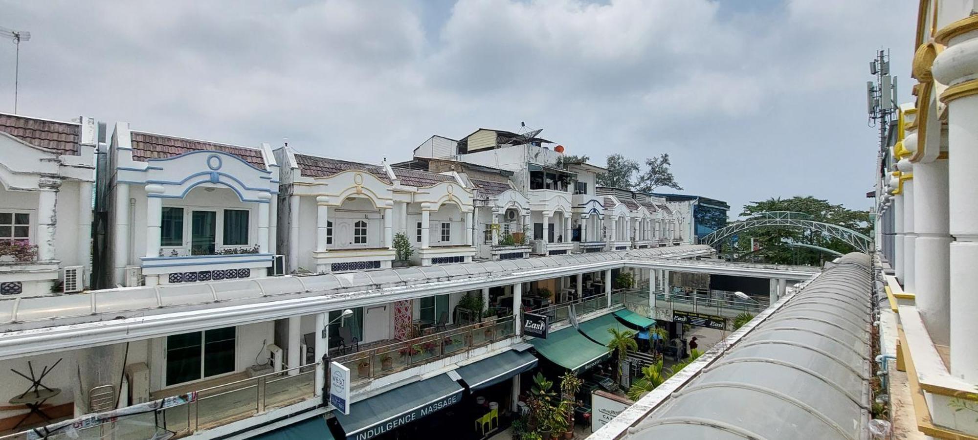 Cafe De Paris Hotel Patong Kültér fotó