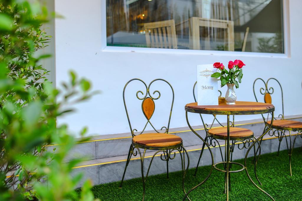 Cafe De Paris Hotel Patong Kültér fotó