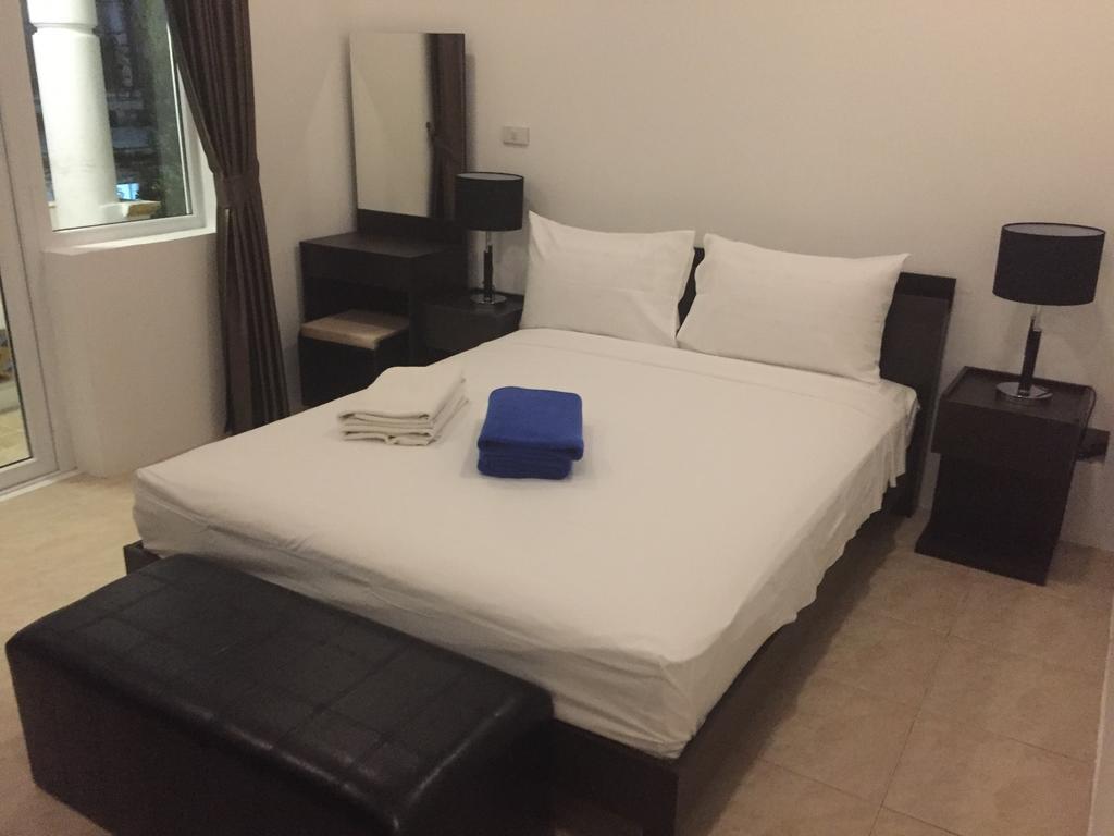 Cafe De Paris Hotel Patong Kültér fotó