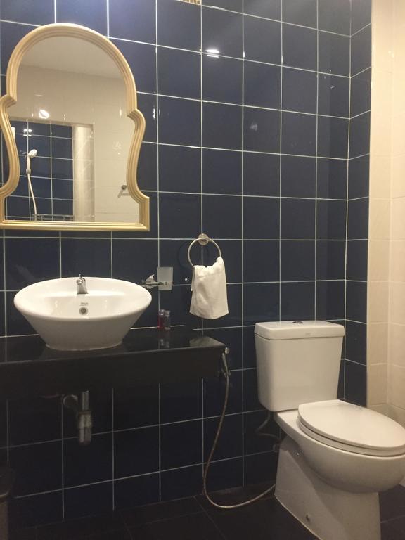 Cafe De Paris Hotel Patong Kültér fotó