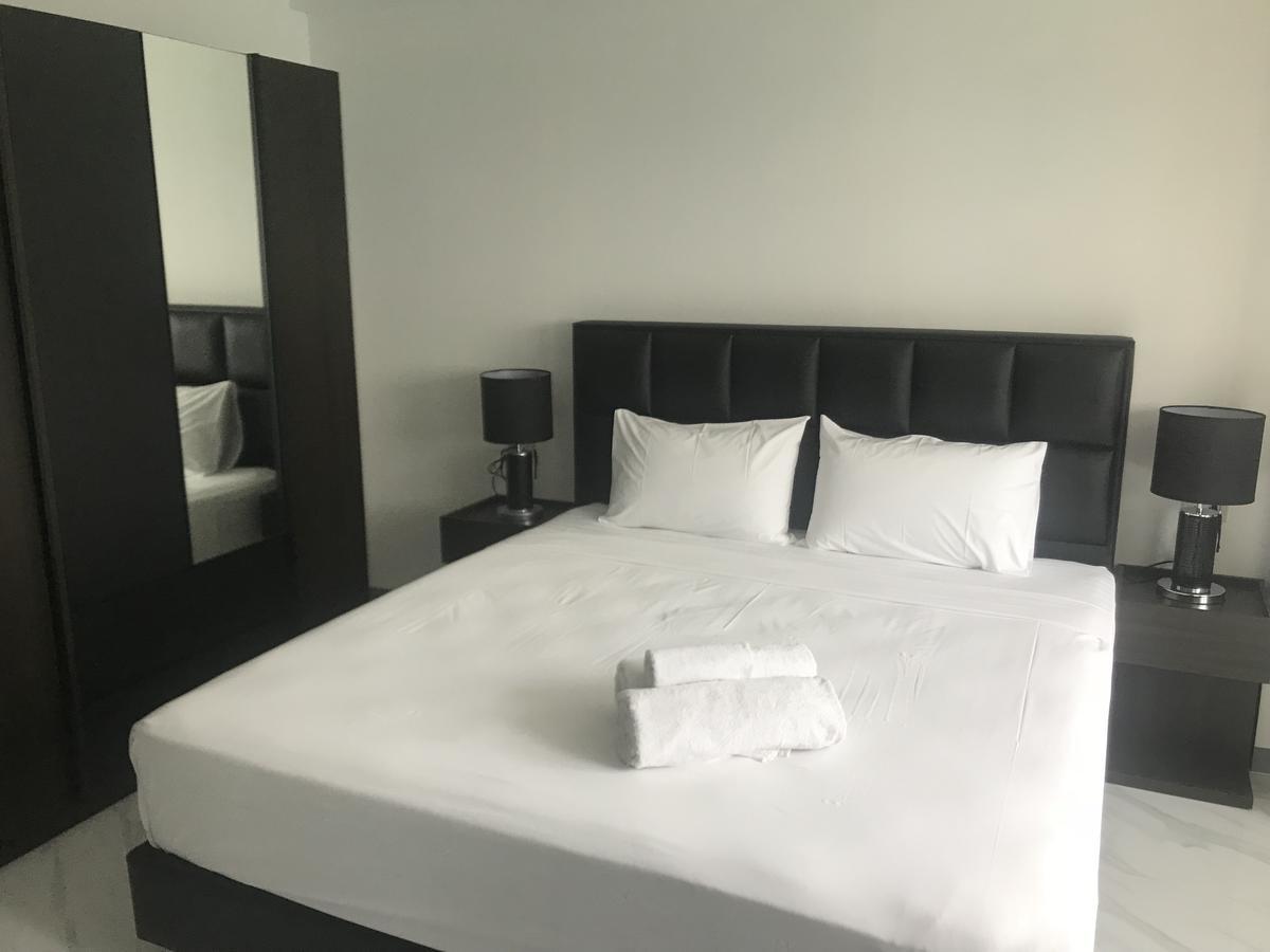 Cafe De Paris Hotel Patong Kültér fotó