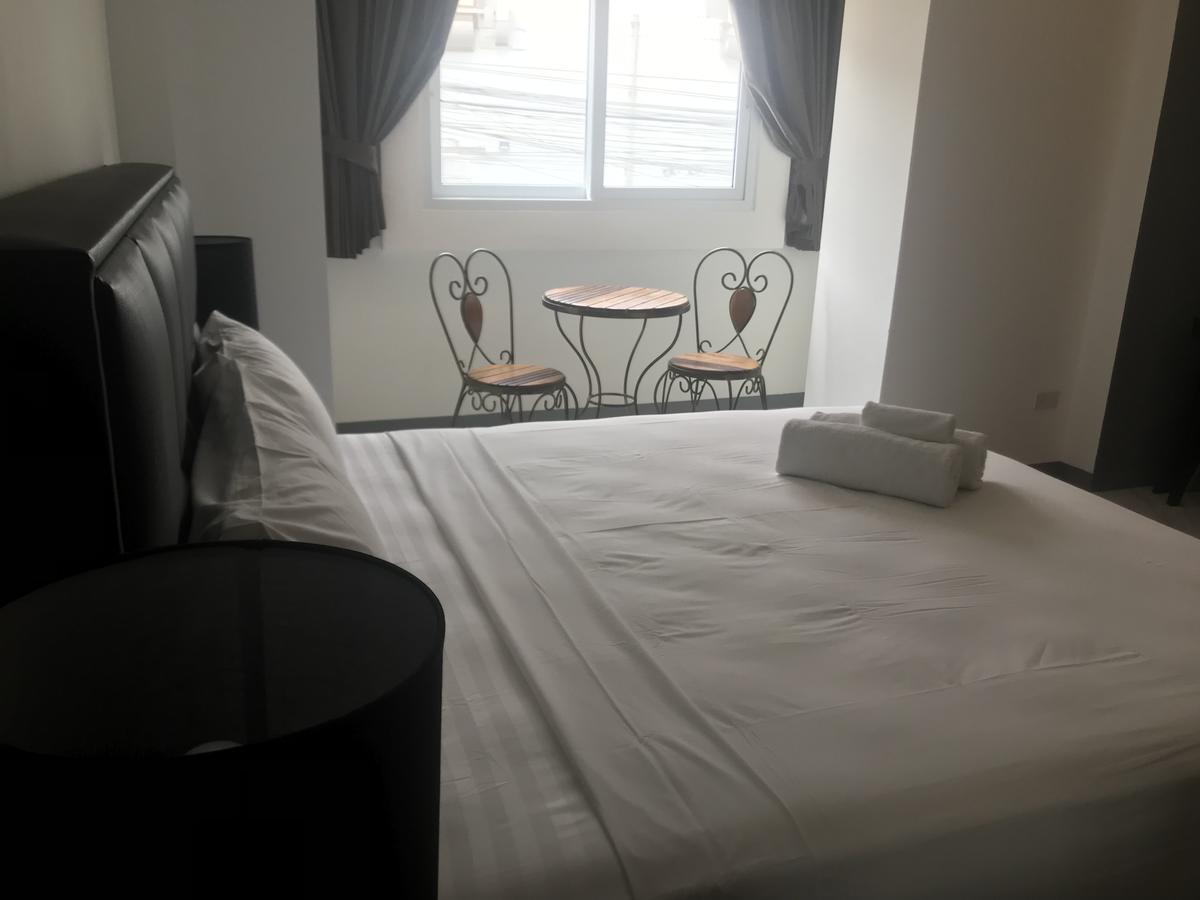 Cafe De Paris Hotel Patong Kültér fotó